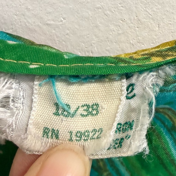 Vintage 1970s Green and Yellow Paisley Women's Top - Picture 5 of 7